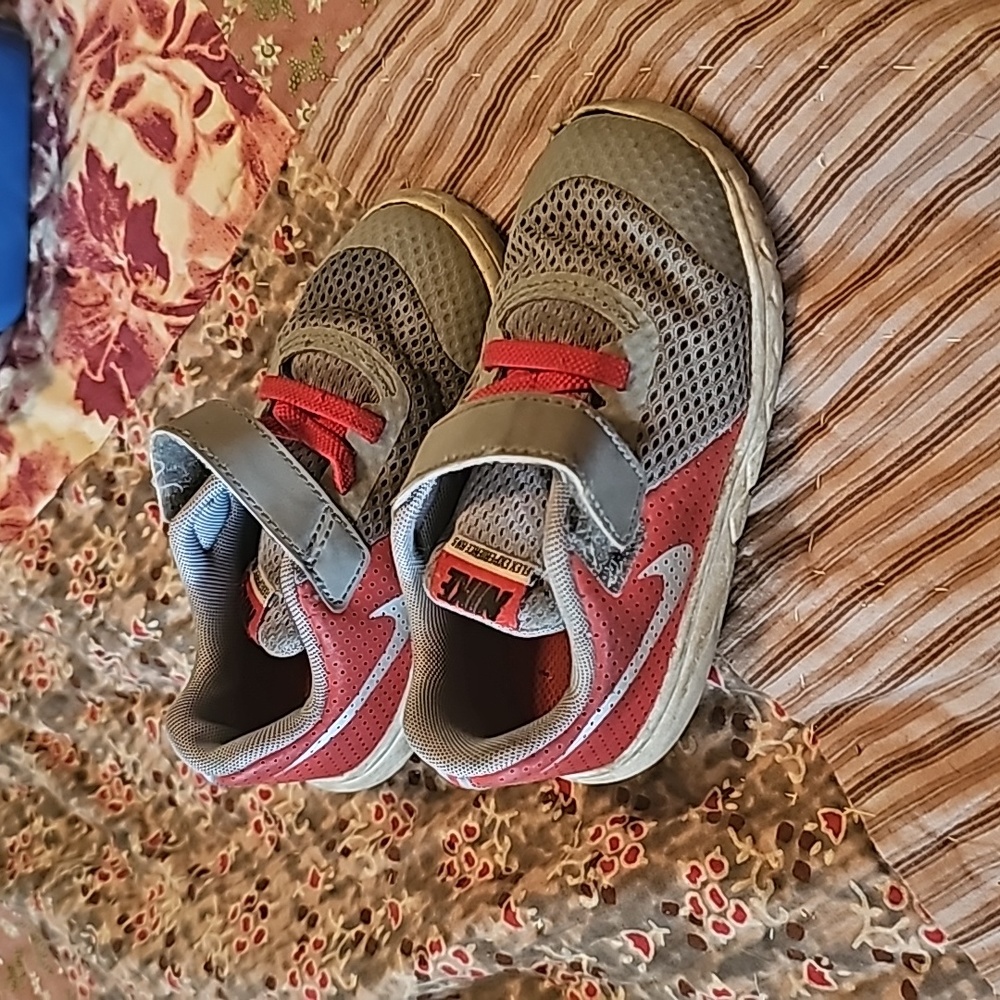 Free with at least a $7 purchase from my closet. Nike 8c tennis shoe